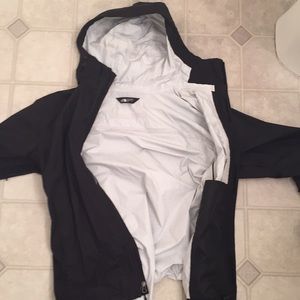 the north face windbreaker